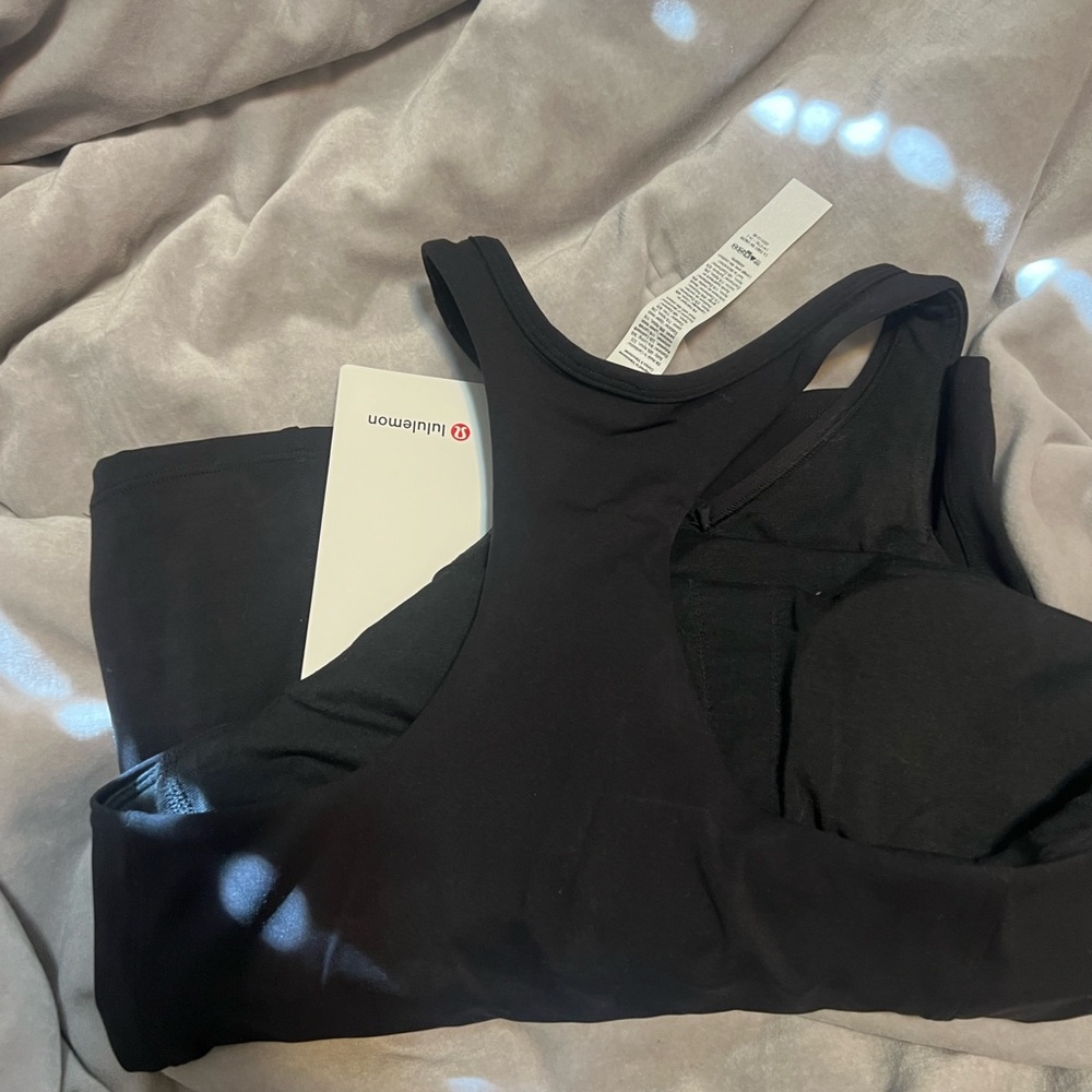 NWT LULULEMON WAIST LENGTH V NECK TENNIS TANK
Size 6, black - Picture 4 of 4